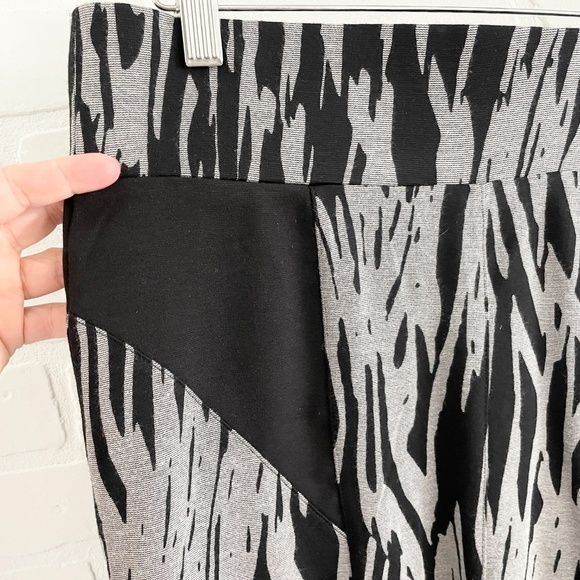 BCBGeneration Pencil Skirt Mobwife Animal print Zebra Y2K Stretch Black Gray L - Picture 8 of 9